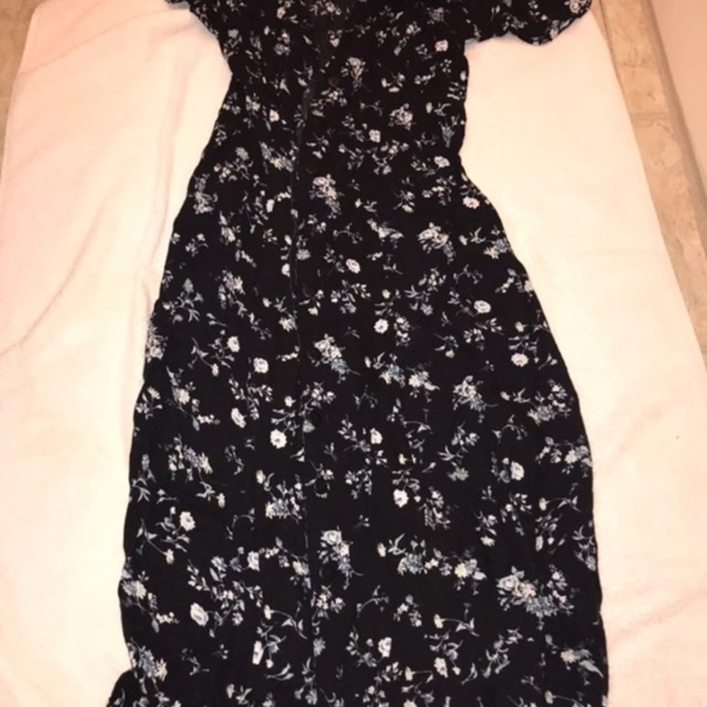 Black w/flowers short sleeve dress